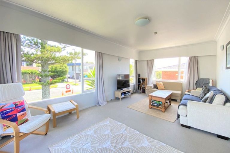 Photo of property in 1/29 Rangitoto Terrace, Milford, Auckland, 0620