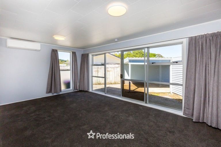 Photo of property in 23 Blueberry Grove, Timberlea, Upper Hutt, 5018
