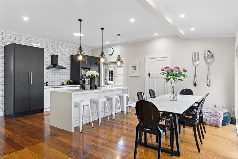 Photo of property in 10 Kuratawhiti Street, Greytown, 5712