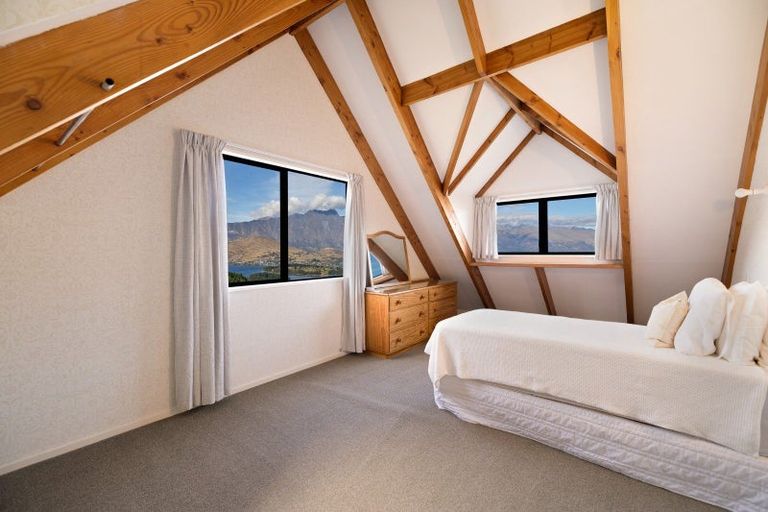 Photo of property in 1 Von Place, Fernhill, Queenstown, 9300