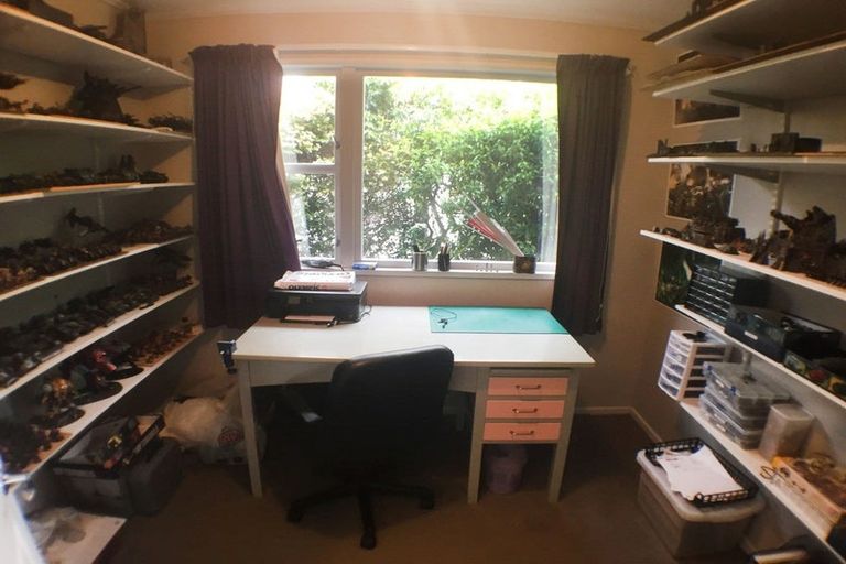 Photo of property in 5 Jones Place, Highbury, Palmerston North, 4412