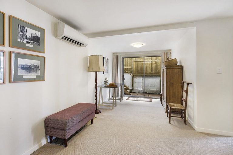 Photo of property in 291 Karaka Bay Road, Karaka Bays, Wellington, 6022