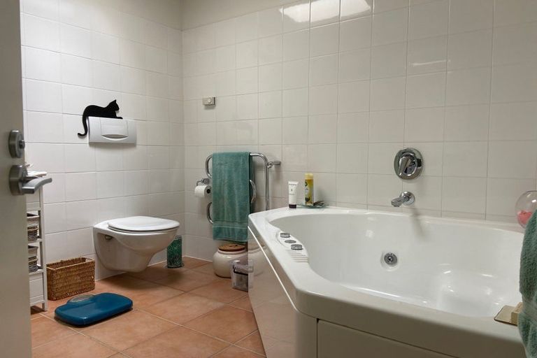 Photo of property in The Sands Apartments, 26/47 The Strand, Takapuna, Auckland, 0622