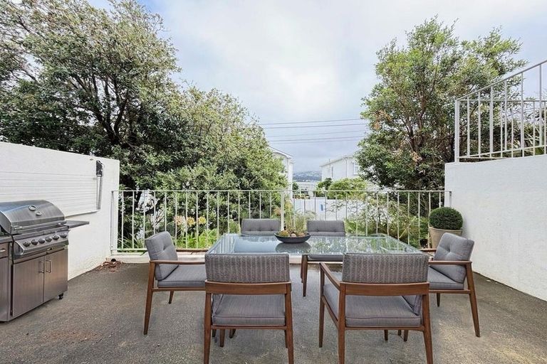 Photo of property in Mcfarlane Mews, 6/2 Mcfarlane Street, Mount Victoria, Wellington, 6011
