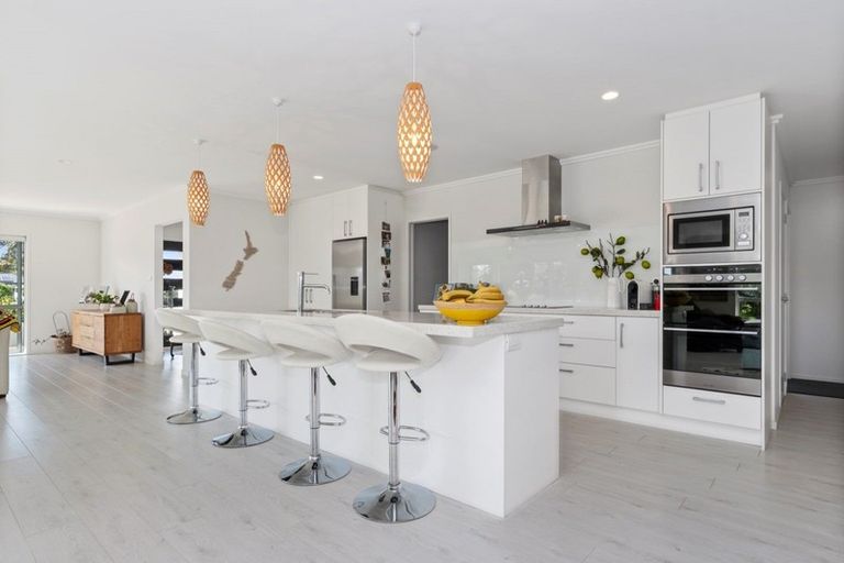 Photo of property in 6 Royal Ascot Drive, Papamoa Beach, Te Puke, 3187
