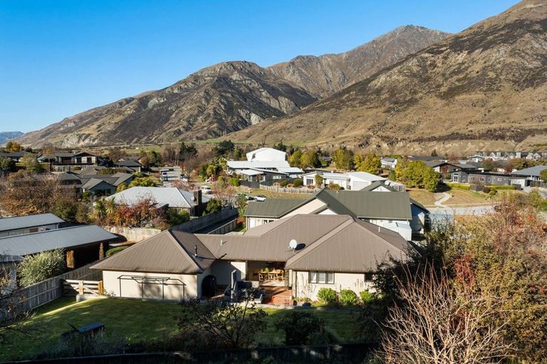 Photo of property in 28 Quill Street, Lake Hayes, Queenstown, 9304