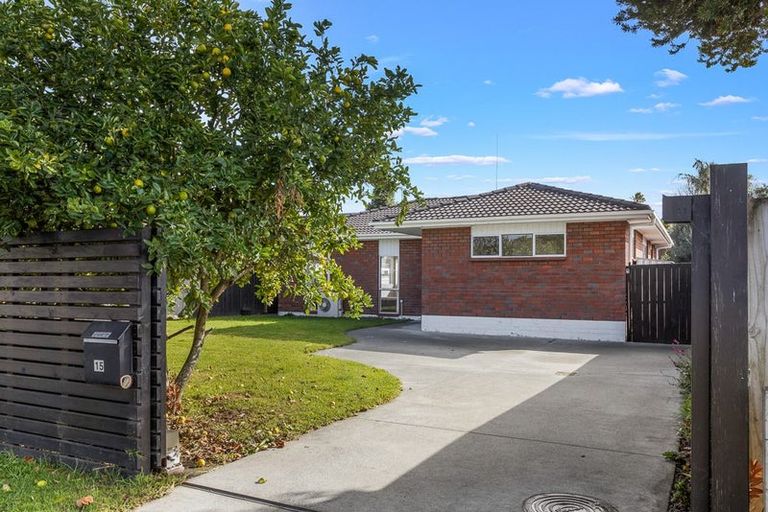 Photo of property in 15 Taikata Road, Te Atatu Peninsula, Auckland, 0610