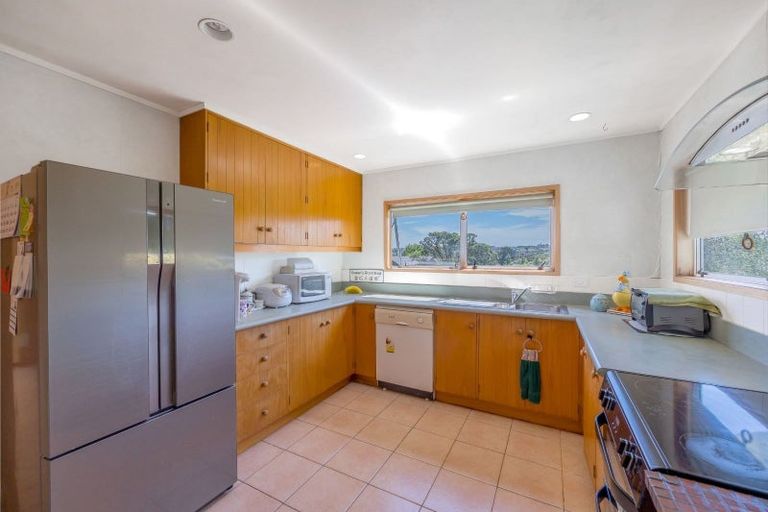 Photo of property in 10 Manutara Avenue, Forrest Hill, Auckland, 0620