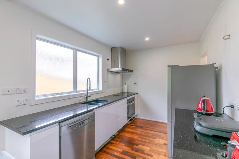 Photo of property in 42 Cyclarama Crescent, Massey, Auckland, 0614