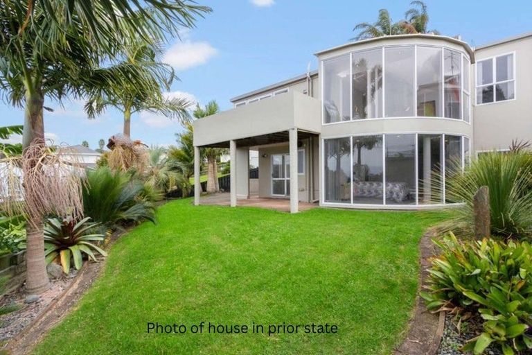 Photo of property in 1/23 Bernleigh Terrace, West Harbour, Auckland, 0618
