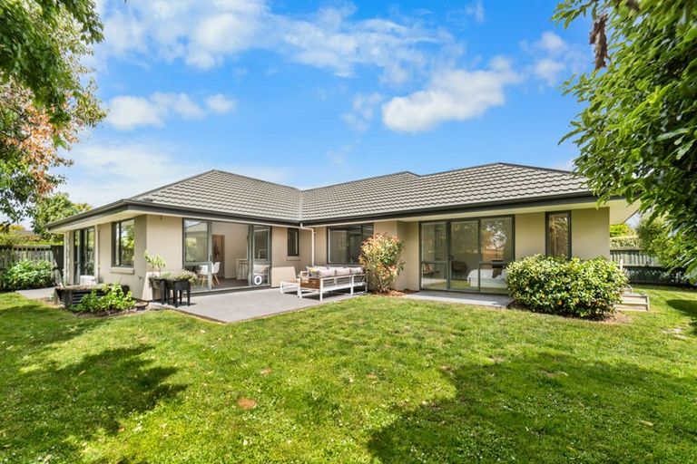 Photo of property in 15 Harrys Way, Redwood, Christchurch, 8051