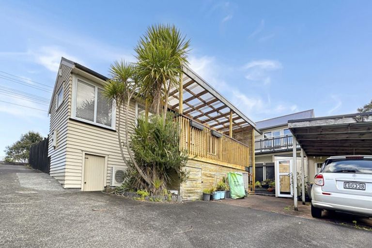 Photo of property in 36 Fairmount Road, Titirangi, Auckland, 0604