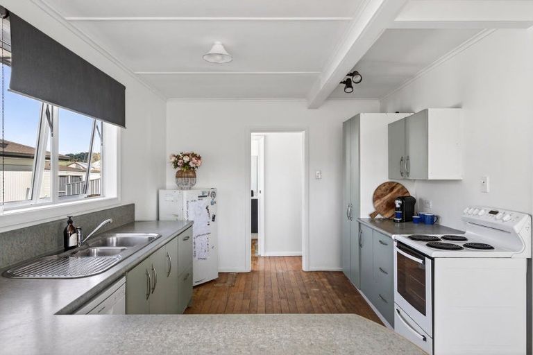 Photo of property in 5 Kara Street, Outer Kaiti, Gisborne, 4010