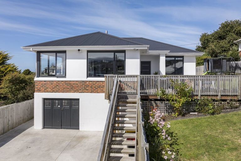 Photo of property in 11 Middleton Road, Kew, Dunedin, 9012