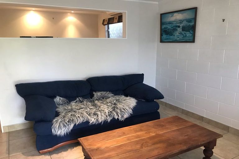 Photo of property in 22 School Road, Te Atatu South, Auckland, 0610