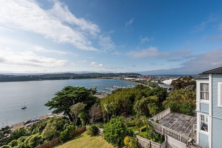 Photo of property in 73 Overtoun Terrace, Hataitai, Wellington, 6021