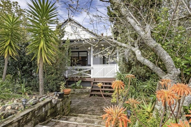 Photo of property in 32 Moire Road, Massey, Auckland, 0614