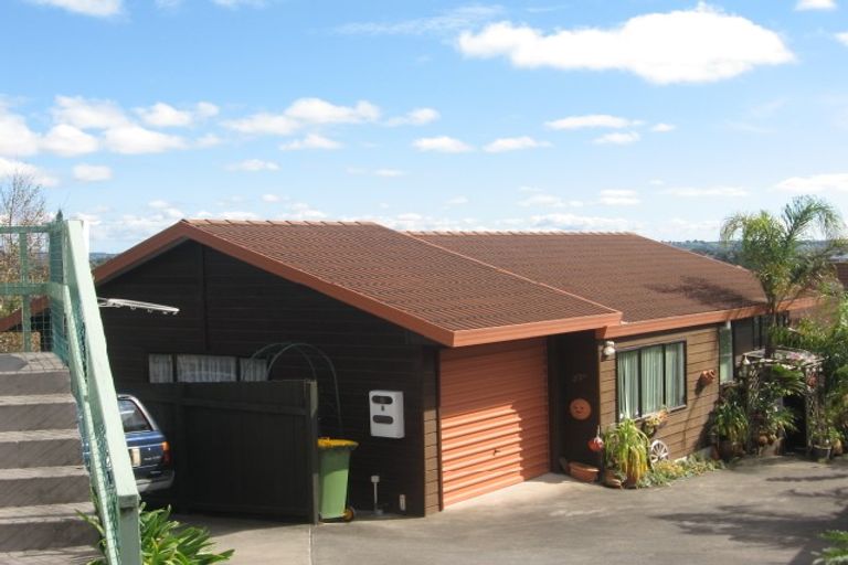 Photo of property in 1/23 Gwenand Place, Botany Downs, Auckland, 2010