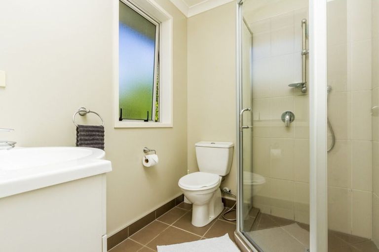 Photo of property in 42 Huntington Park Drive, Greenhithe, Auckland, 0632