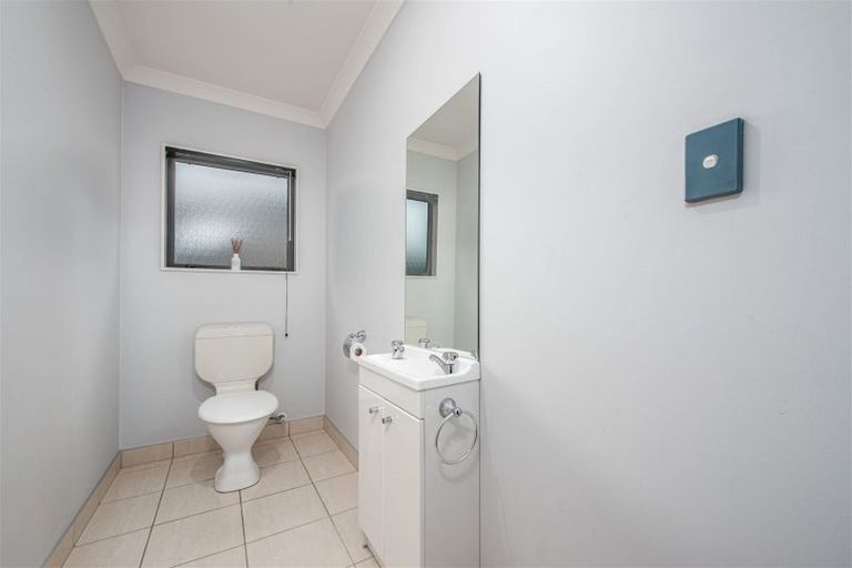 Photo of property in 86 San Valentino Drive, Henderson, Auckland, 0612