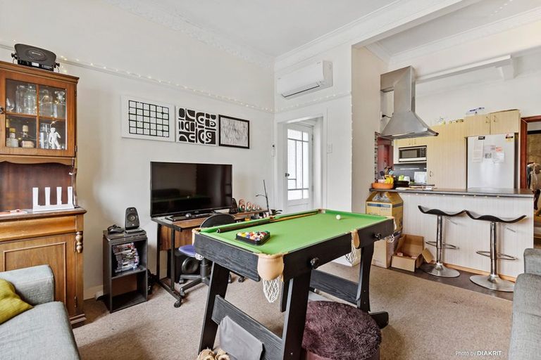 Photo of property in Ambassador Flats, 2/7 Maurice Terrace, Te Aro, Wellington, 6011