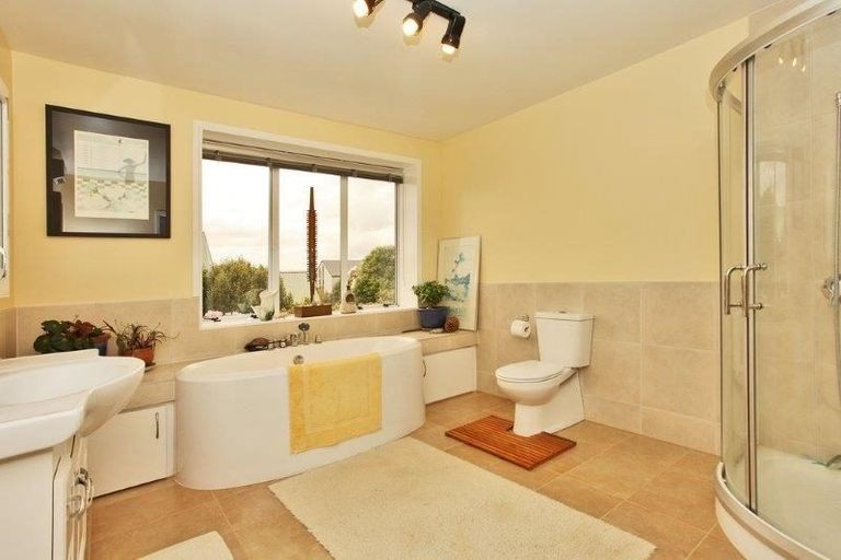Photo of property in 222 Yaldhurst Road, Avonhead, Christchurch, 8042