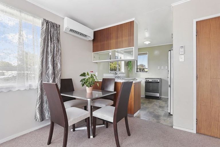 Photo of property in 1/4 Pomaria Road, Henderson, Auckland, 0610