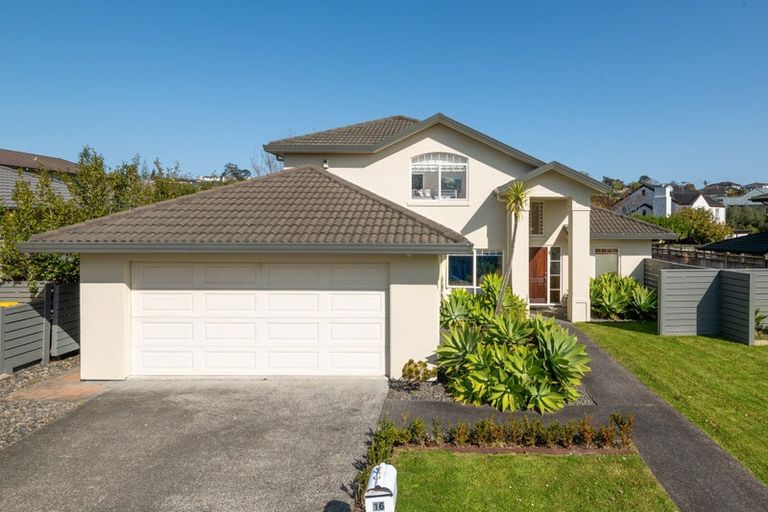 Photo of property in 16 Oakway Drive, Schnapper Rock, Auckland, 0632