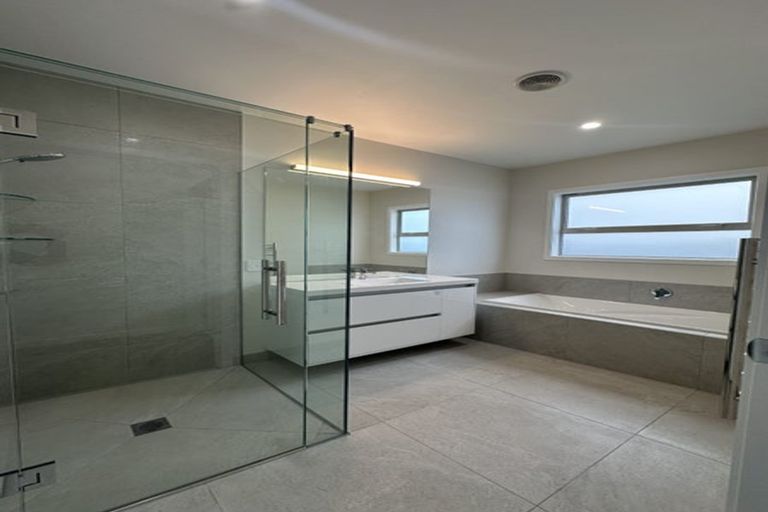 Photo of property in 11 Cassin Place, Taradale, 4112