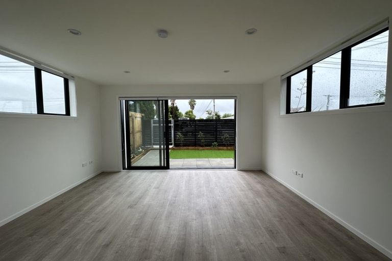 Photo of property in 5/12 Tawa Road, Te Atatu Peninsula, Auckland, 0610