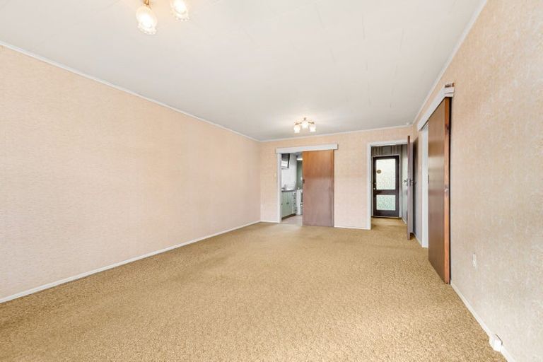 Photo of property in 52d Whites Line West, Woburn, Lower Hutt, 5010