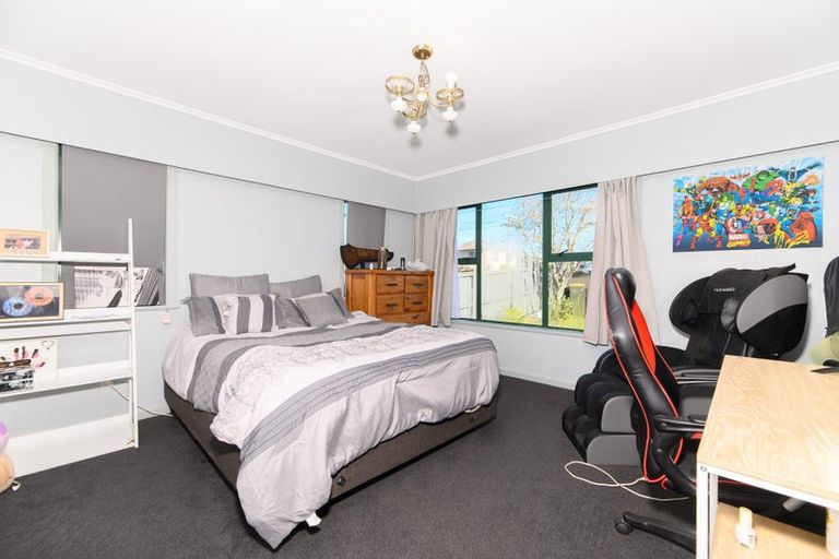 Photo of property in 9 Longburn Road, Henderson, Auckland, 0610