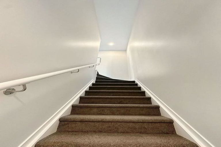 Photo of property in 38 Whati Lane, Henderson, Auckland, 0612