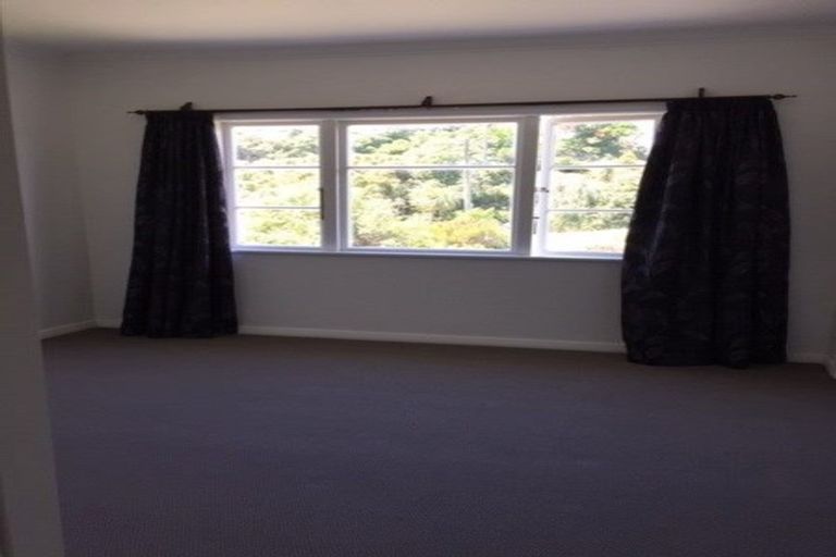 Photo of property in 7 Bassett Road, Johnsonville, Wellington, 6037