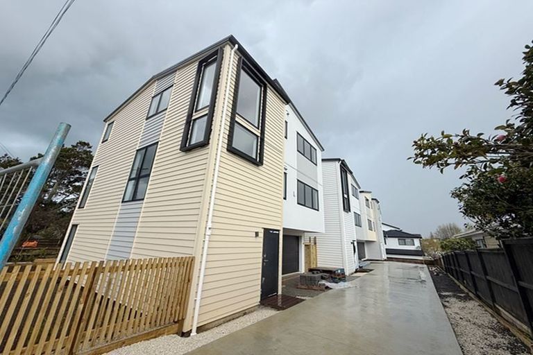 Photo of property in 73 Hutchinsons Road, Bucklands Beach, Auckland, 2014