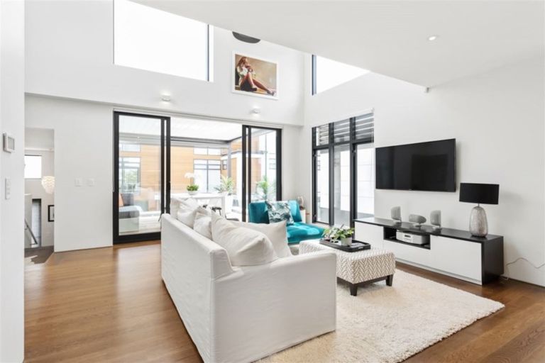 Photo of property in 26a Peterborough Street, Christchurch Central, Christchurch, 8013