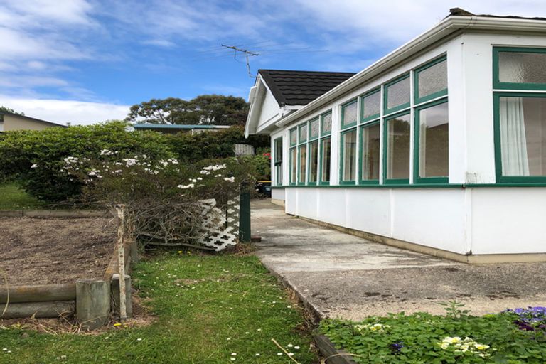 Photo of property in 35 Scotland Terrace, Green Island, Dunedin, 9018