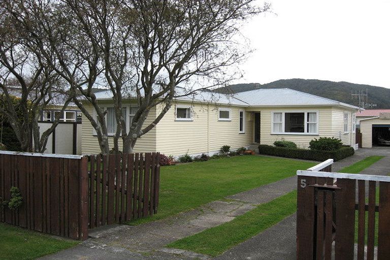 Photo of property in 5 Miles Crescent, Wainuiomata, Lower Hutt, 5014