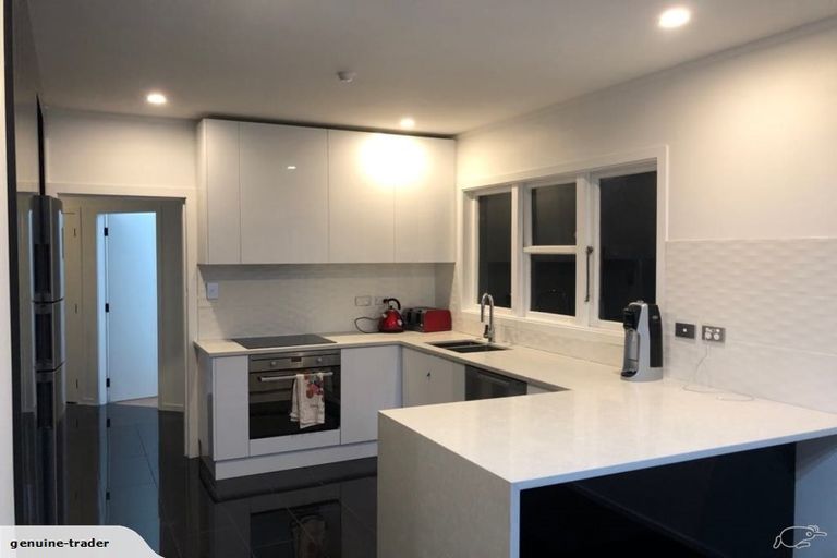 Photo of property in 3/240 Pakuranga Road, Pakuranga Heights, Auckland, 2010