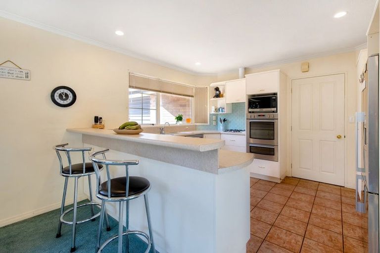 Photo of property in 16 Durrell Way, Rolleston, 7614