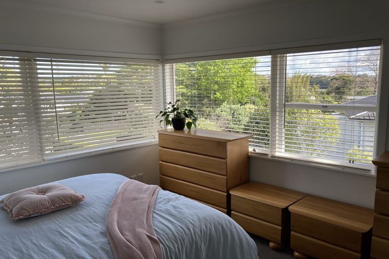 Photo of property in 11 Dawnhaven Drive, Te Atatu Peninsula, Auckland, 0610