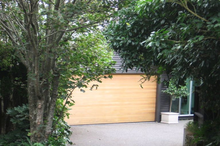 Photo of property in 12 Torwood Road, Khandallah, Wellington, 6035