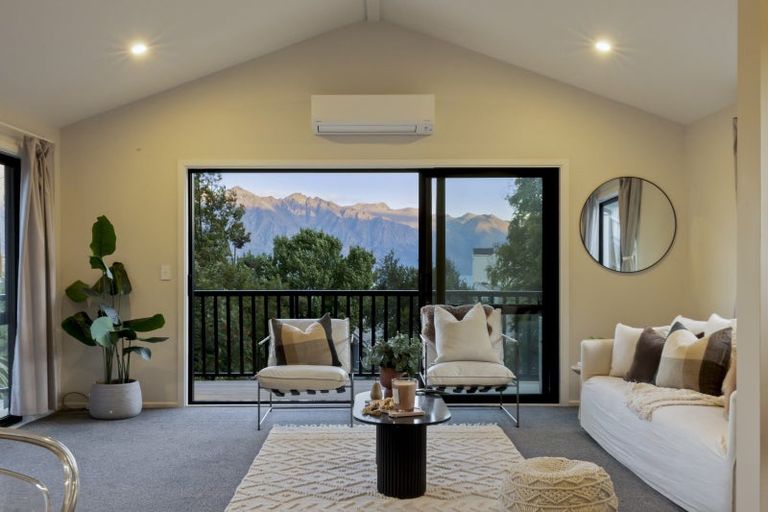 Photo of property in 14 Sainsbury Road, Fernhill, Queenstown, 9300