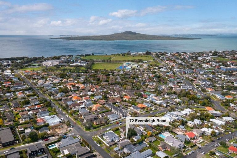 Photo of property in 72 Eversleigh Road, Belmont, Auckland, 0622
