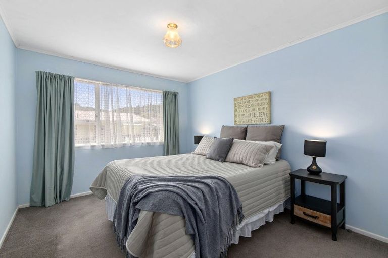 Photo of property in 24a Roband Crescent, Brown Owl, Upper Hutt, 5018