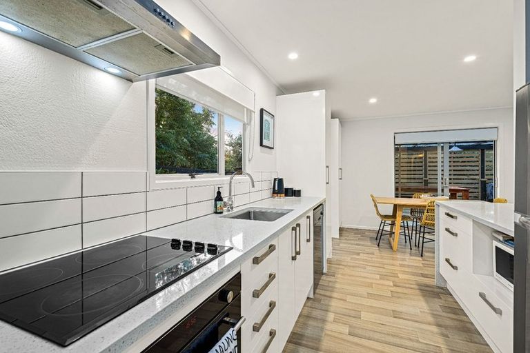 Photo of property in 160 Colwill Road, Massey, Auckland, 0614