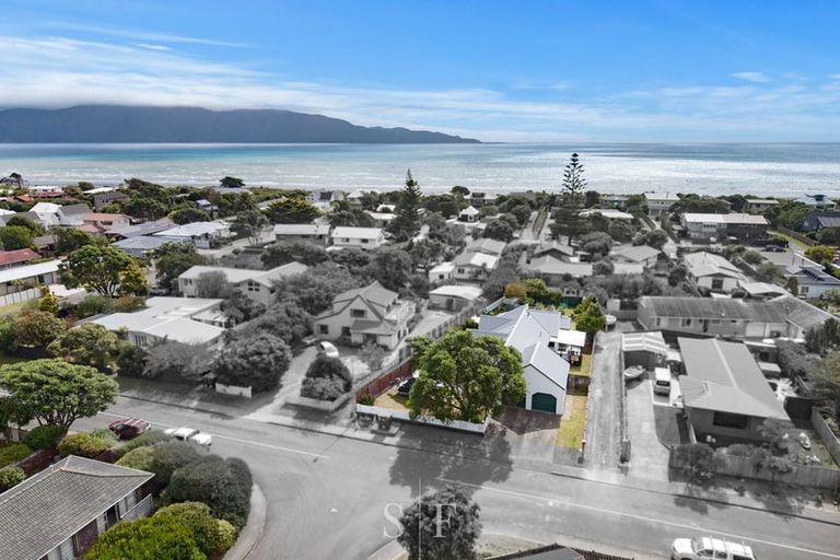 Photo of property in 33 Olive Terrace, Paraparaumu Beach, Paraparaumu, 5032
