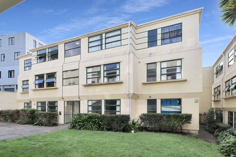 Photo of property in Te Awhina Apartments, 13/22u Sussex Street, Mount Cook, Wellington, 6021