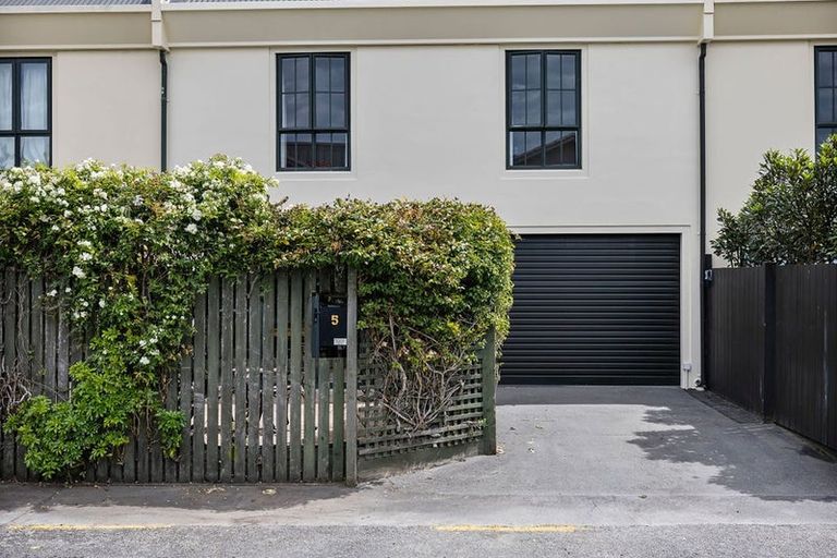 Photo of property in 5 Gracefield Avenue, Christchurch Central, Christchurch, 8013
