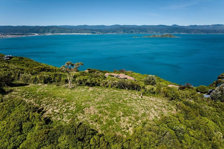 Photo of property in 50 Dungarvan Road, Newlands, Wellington, 6037